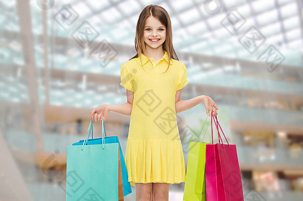 微笑女孩衣服购物袋
