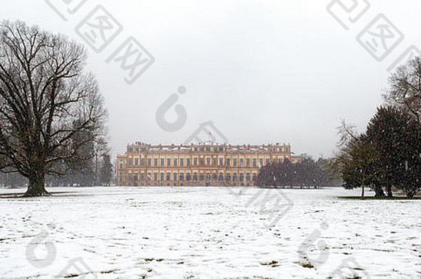 晚些时候冬天降雪公园蒙扎著名的皇家别墅蒙扎意大利