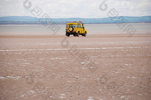 黄色的海滩巡逻土地探测器克罗斯比海滩利物浦