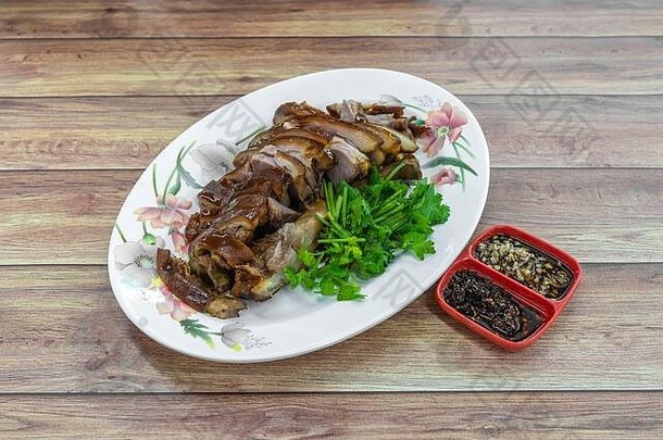 切片炖猪肉猪、羊蹄中国人风格亚洲食物表格
