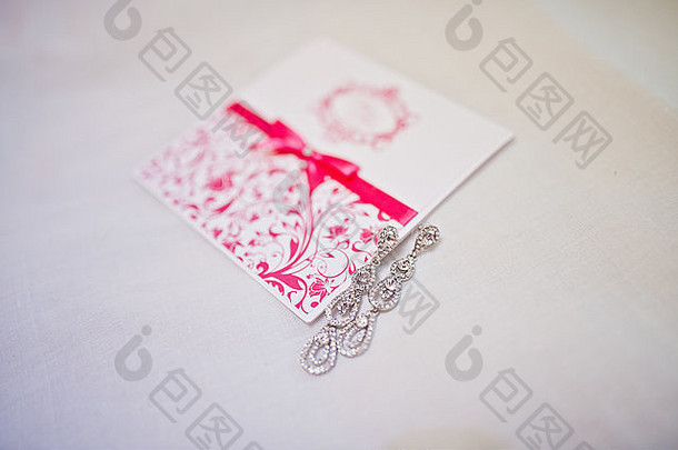 古董粉红色的白色婚礼卡才华横溢的耳环