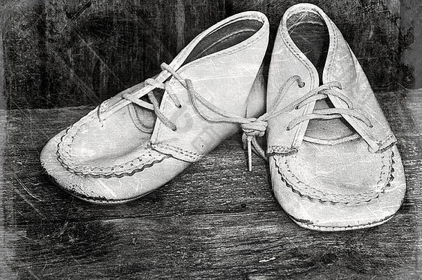 不饱关闭古董变形婴儿鞋子难看的东西背景