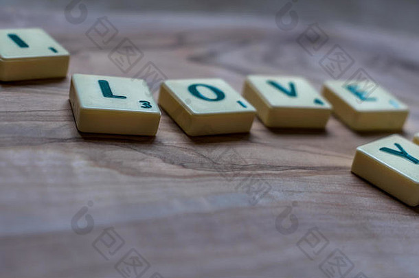爱浪漫的单词拼字游戏瓷砖刻字