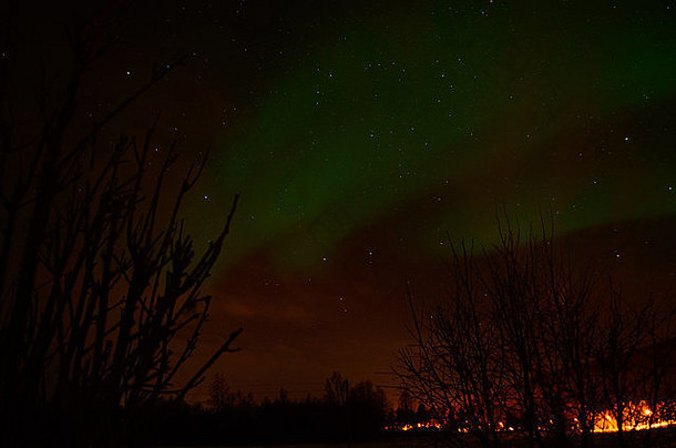 极光北欧化工北部光火红色的天空北极圆晚上