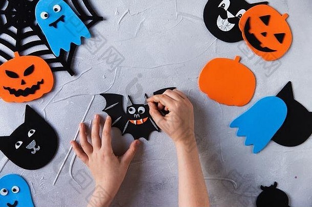 使除芯万圣节有趣的孩子们艺术项目Diy概念一步一步照片指令一步粘耳朵蝙蝠