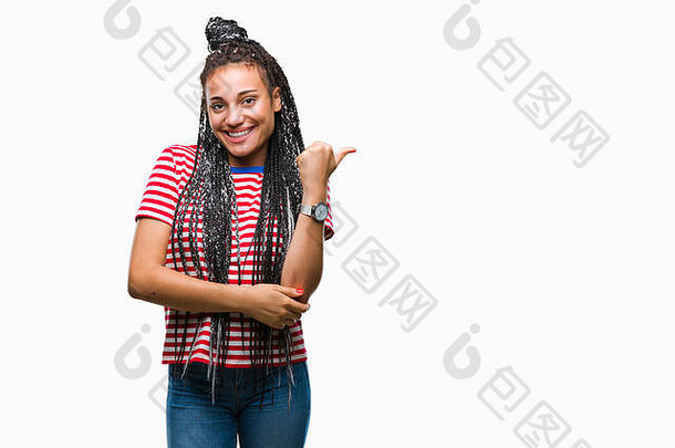 年轻的编织头发非洲美国女孩孤立的背景微笑快乐脸指出一边拇指