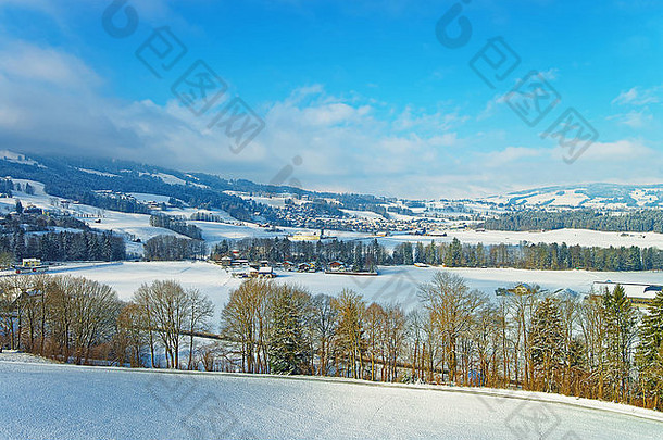 风景如画的小村庄位于地区格鲁耶尔干酪省弗里堡瑞士