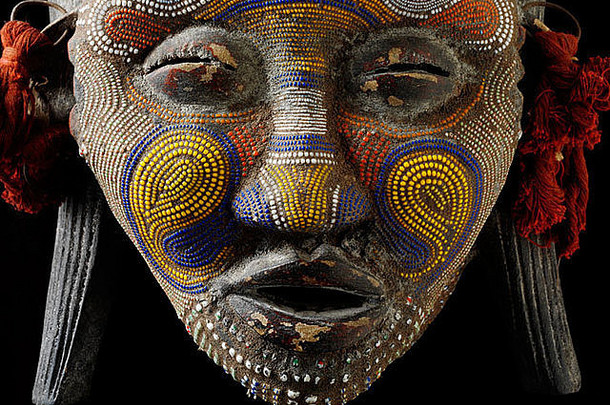 少数民族传统的<strong>非洲面具</strong>艺术工艺