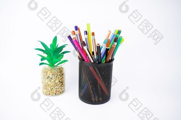 树Jar完整的彩色的铅笔蜡笔白色背景