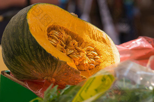 成熟的南瓜减少种子特写镜头