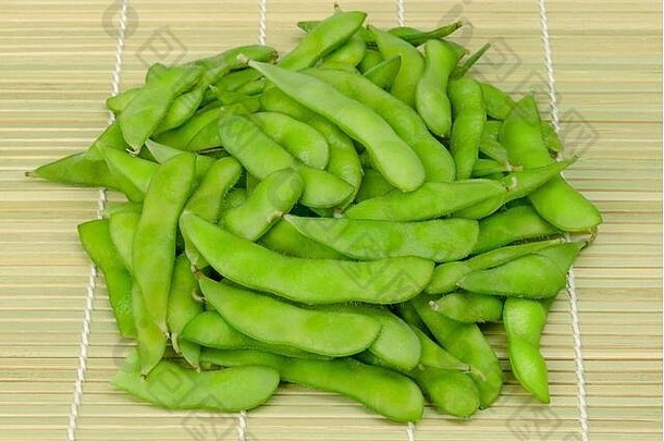 桩煮熟的edamame绿色大豆maodou竹子席盐水煮熟的我是豆子甘氨酸马克斯丰富的蛋白质Legume