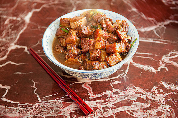 关闭传统的中国人风格切碎猪肉菜
