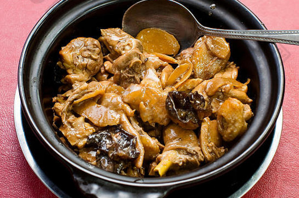 陶罐鸡美味的中国人陶罐鸡