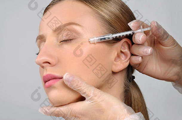 女人肉毒杆菌注射抗衰老治疗脸电梯化妆品治疗面部皮肤提升注射女人的脸塑料飙升