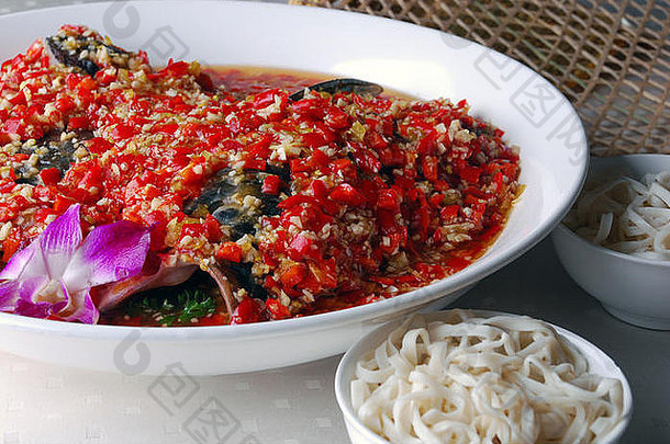 食物中国红辣椒鱼头