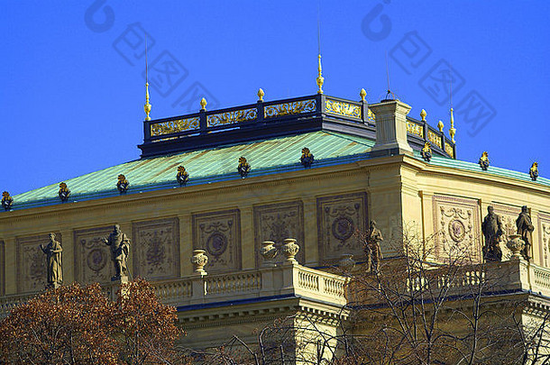 布拉格优雅的建筑屋顶雕像窗户使有趣的的观点风景反映迷人的历史