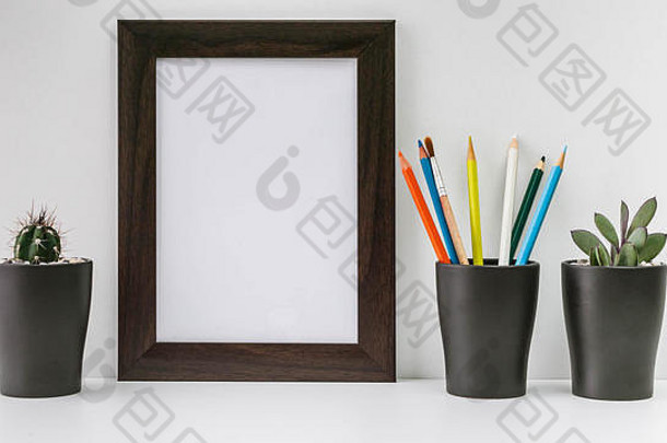 空黑暗照片框架美美的黑暗锅彩色的铅笔白色背景斯堪的那维亚风格室内