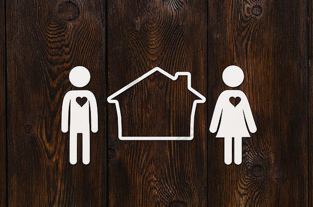 纸男人。女人房子住房家庭概念摘要概念上的