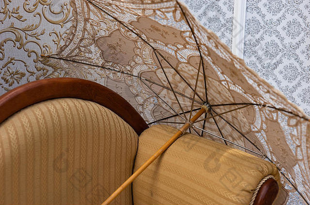 古董扶手椅算有图案的伞墙覆盖古董壁纸