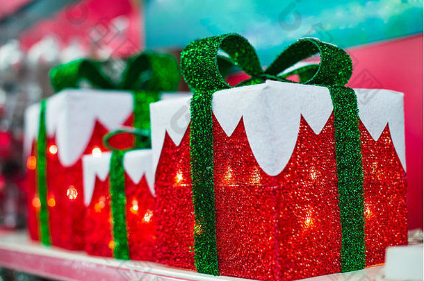 圣诞节一年照明形状红色的礼物盒子绿色弓圣诞节背景圣诞节期庆祝活动冬天假期