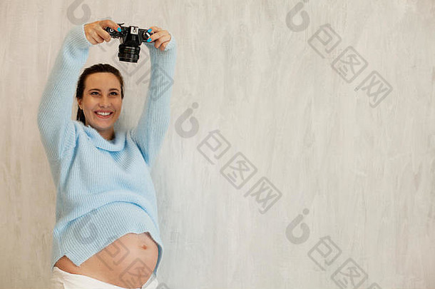 美丽的怀孕了女人需要图片相机