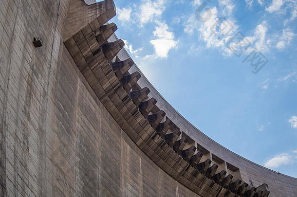 墙溢出蓝色的天空令人印象深刻的目光大坝水力发电权力植物莱索托非洲