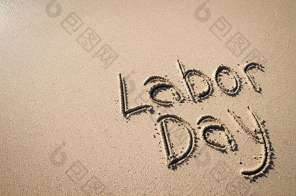 简单的劳动一天消息手写的光滑的沙子空海滩