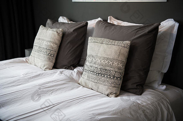 灰色的颜色计划枕头设置床上缎完成了风格床上用品