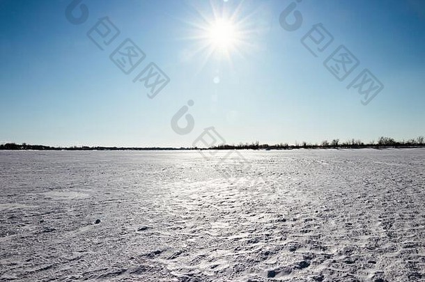 冬天景观圣劳伦河阳光明媚的一天蓝色的天空