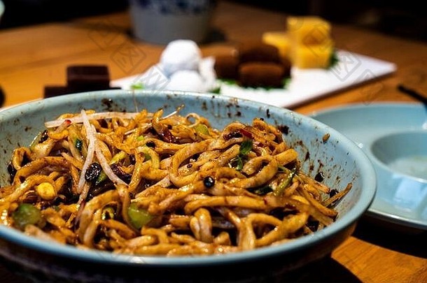 zhajiangmian中国人面条我是豆酱汁类型一边菜表格王传统的北京菜
