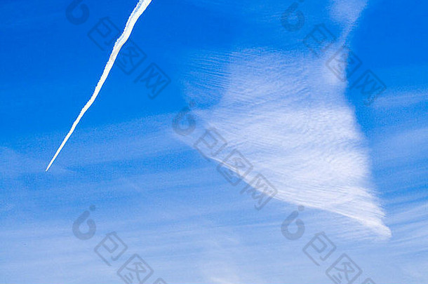 航迹云的蒸汽小径冷凝小径人工卷云云蓝色的天空的林肯郡多个小径
