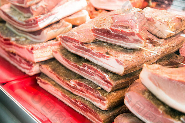 干治愈猪肉肚子烟熏猪肉肉美味食物显示出售肉市场