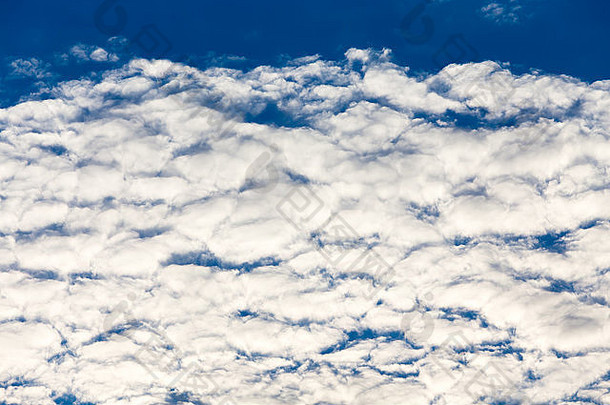 蓝色的天空背景小云