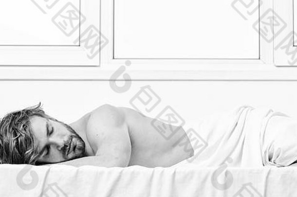 男人。英俊的的家伙睡眠睡眠至关重要的物理精神健康健康的睡眠习惯男人。不剃须的有胡子的脸睡眠床上时间La2