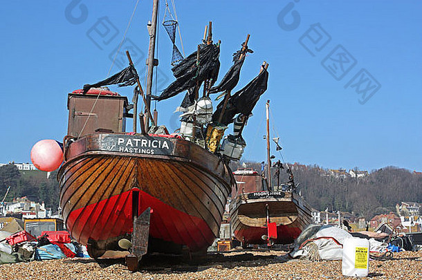苏塞克斯黑斯廷斯海滩上的渔船