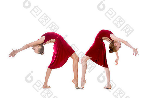 两个年轻漂亮的健美体操运动员，穿着红色舞衣的少女们一起锻炼，跳舞，做后弯