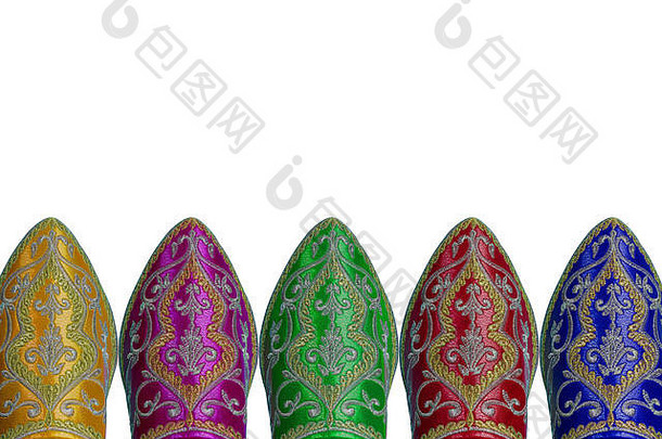 色彩斑斓的摩洛哥风格鞋子孤立的