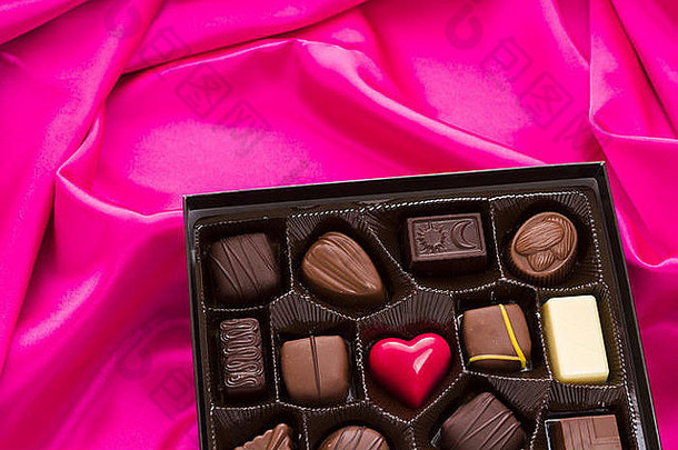 各种各样的美食巧克力盒子