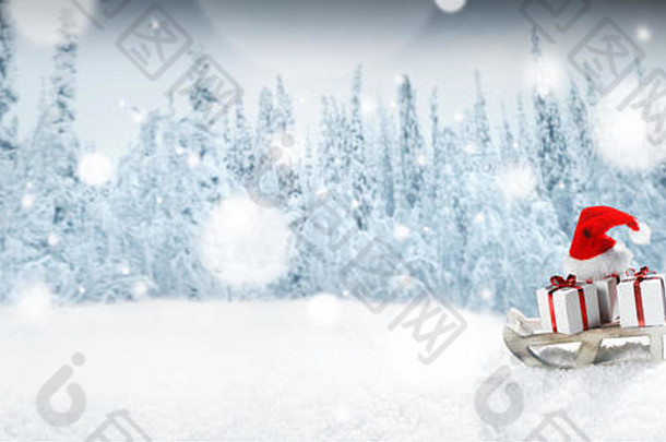 圣诞节卡礼物圣诞老人老人帽雪橇雪仙女演讲冬天森林背景下降雪一年设计明信片