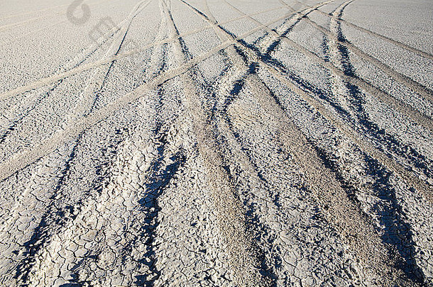 轮胎跟踪playa盐公寓表面