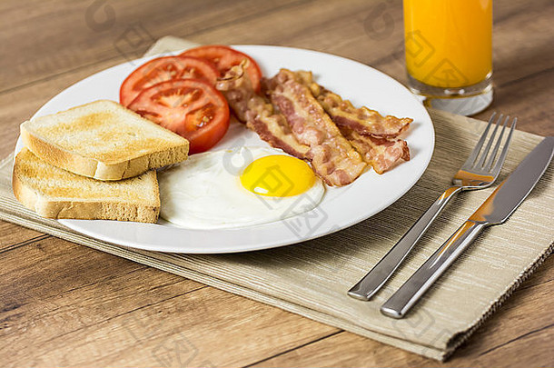 健康英式早餐和橙汁