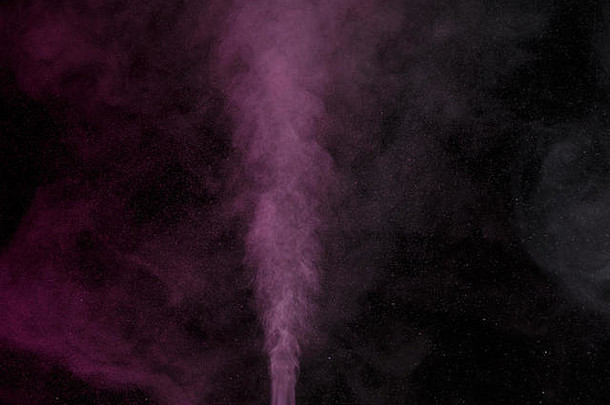 黑色背景上的紫色水蒸气。纹理设计<strong>元素</strong>。抽象艺术。<strong>蒸汽</strong>加湿器。微距镜头。