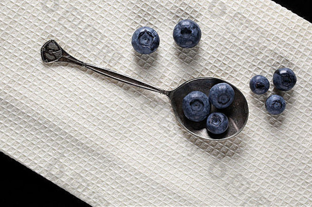 蓝莓新鲜夏季水果水果健康食品摘要夏秋新鲜蓝莓混合黑果维生素
