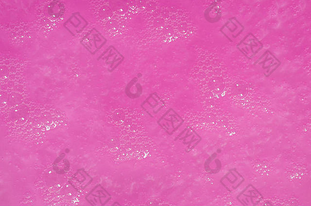 带气泡背景的粉红色洗涤液
