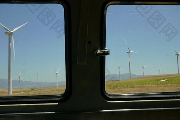 视图的一边窗口风涡轮机西班牙