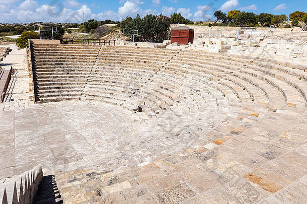 库里翁城邦考古<strong>遗址</strong>的剧院在公元365年的一次强烈<strong>地震</strong>中被摧毁。