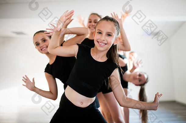 集团适合快乐孩子们锻炼跳舞芭蕾舞工作室