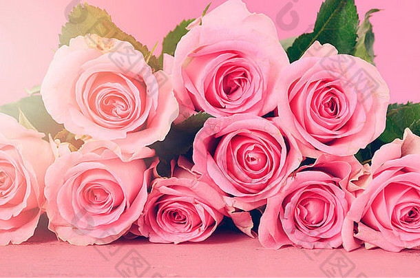 快乐母亲一天粉红色的玫瑰古董风格陷入困境的粉红色的木表格应用复古的风格过滤器添加光太阳