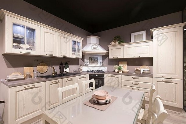 真正的房地产风格照片首页室内塔内克内部现代厨房人可见