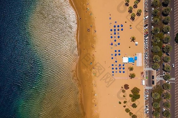 托普尔视图这些Teresitas海滩认不出来人路汽车停车很多金沙子海滩大西洋海洋天堂一天